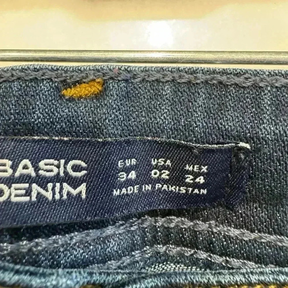 Zara paint splatter dark wash skinny jeans. Girls size 24 perfect condition. - Picture 6 of 13